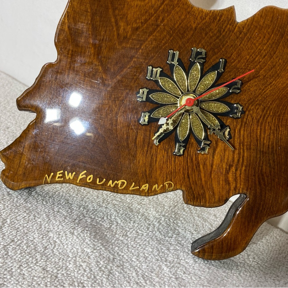 Vintage Handmade Wooden Newfoundland Wall Clock - Picture 4 of 12